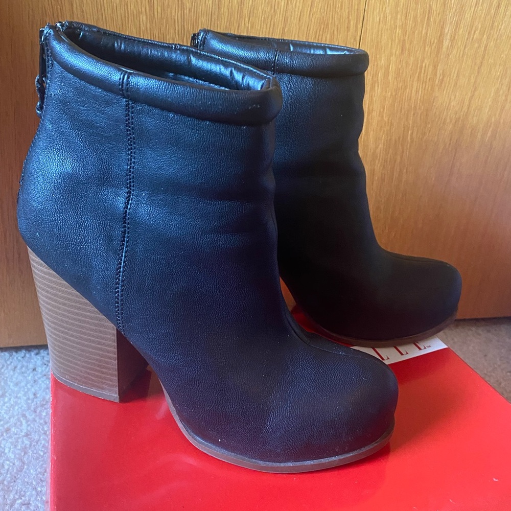 Elle black boots Sz 8
